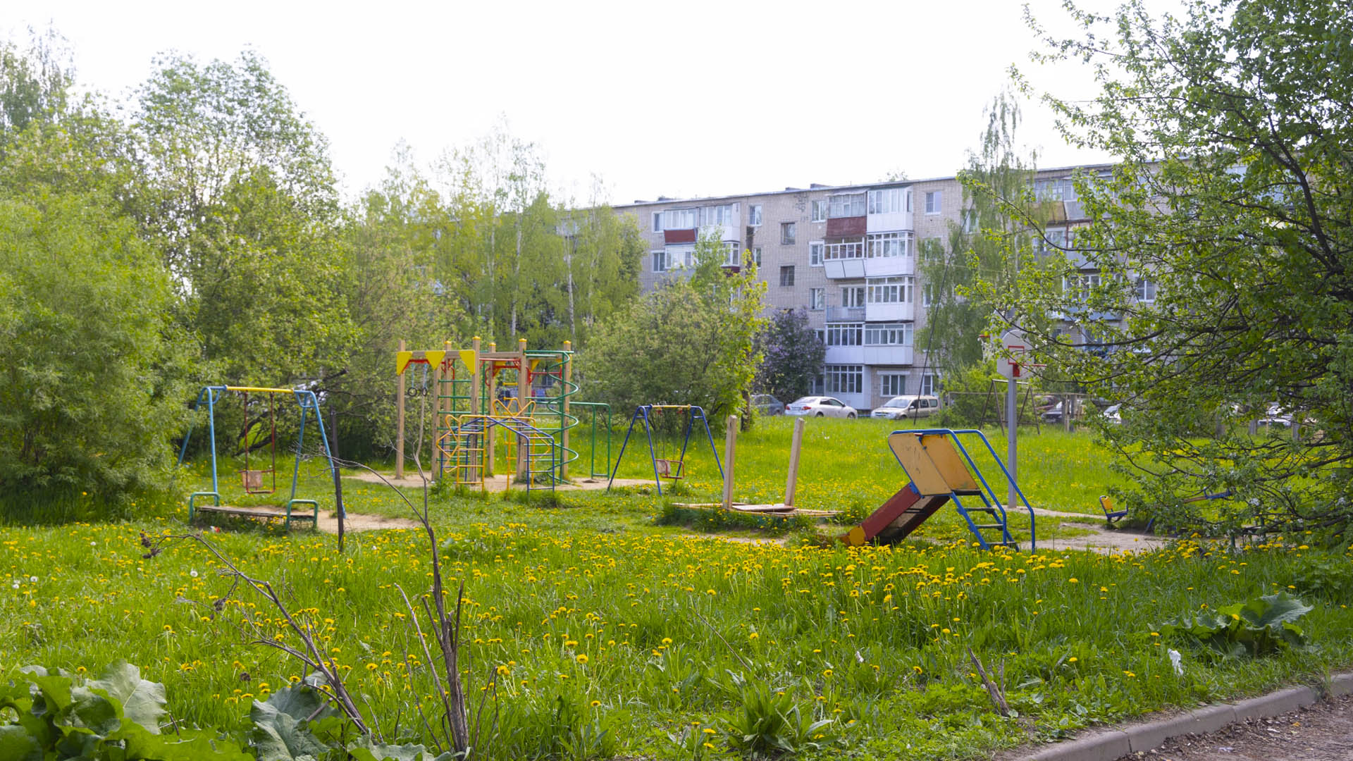 Благоустройство дворовой территории на ул.Индустриальная, д.1, д.3, д.7, д.5, д.11, д.10, д.13, д.21, г.Урень
