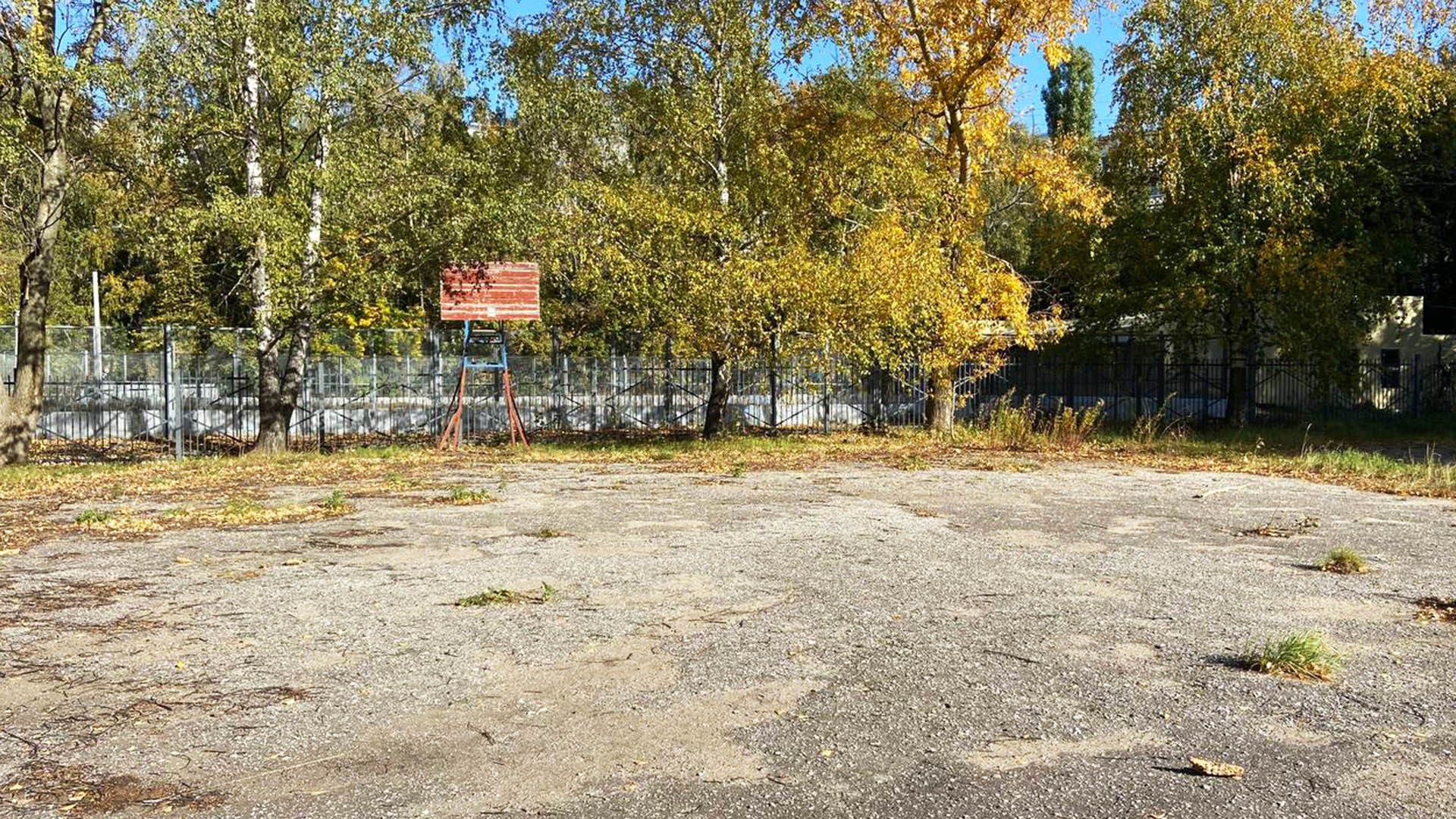 Устройство баскетбольно-волейбольной площадки на территории МАОУ «Школа №42», г.Нижний Новгород